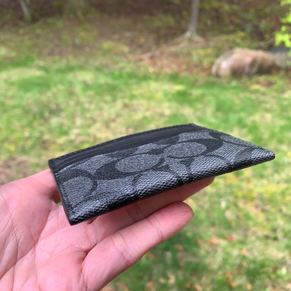 Authentic Coach signature leather card case - Picture 4 of 8